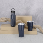 Bicchiere da asporto in acciaio inox riciclato design in rilievo 500ml vista ambiente