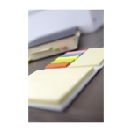 Post-it con fogli di diverse dimensioni e colori terza vista