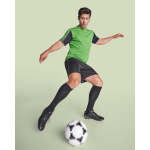 Completo sportivo unisex con 2 t-shirt 140 g/m2 Roly Direct Juve color verde quarta vista d'uso