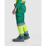 Pantaloni da lavoro lungo multitasche visibilità 235g/m2 Roly Enix color verde quinta vista d'uso