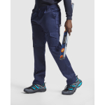 Pantaloni da lavoro in poliestere e cotone 245 g/m2 Roly Protect color blu mare quinta vista d'uso