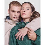Parka impermeabile in poliestere riciclato 400g/m2 Roly Direct America color sabbia terza vista d'uso