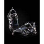 Scarpe da lavoro tipo sport con puntale in fibra di vetro Roly color blu mare quarta vista d'uso