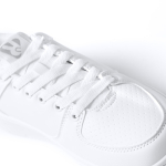 Scarpa casual con suola in gomma e linguetta microforata Roly Direct color bianco terza vista d'uso