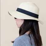 Cappello in carta color naturale con nastro colorato da personalizzare vista dettaglio