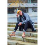 Cappellino in cotone riciclato 6 pannelli e chiusura in velcro 190g/m2 color giallo vista ambiente