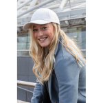 Cappellino in cotone riciclato 6 pannelli con tracciante Aware 280g/m2 vista ambiente