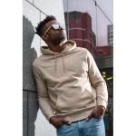 Occhiali da sole ecologici con aste in bambù e lenti a specchio UV400 color marrone vista ambiente