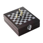 Set da vino in scatola di legno con scacchiera sul coperchio color marrone terza vista