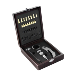 Set da vino in scatola di legno con scacchiera sul coperchio color marrone quarta vista
