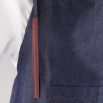 Grembiule in denim di cotone con dettagli in PU 190 g/m2 color blu alice vista dettaglio