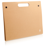 Cartellina in cartone riciclato con cancelleria all’interno