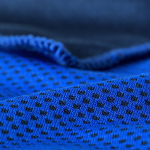 Asciugamano sportivo in materiale refrigerante protezione UV50 90x30cm color blu prima vista