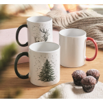 Tazza in ceramica con design natalizio e manico coordinato 300ml color rosso vista ambiente
