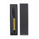 Penna girevole in materiali riciclati con inchiostro blu color verde terza vista