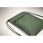 Zainetto a sacca in RPET e PU con tasca frontale color verde scuro quarta vista fotografica