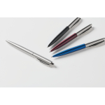 Penna a pulsante in acciaio inox in astuccio con inchiostro blu color argento opaco quinta vista fotografica