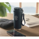 Bicchiere in acciaio inox riciclato con coperchio e cannuccia 500ml color blu mare vista ambiente principale