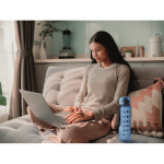 Borraccia in plastica con segni temporali e tappo ribaltabile 1L seconda vista ambiente