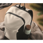 Zaino porta laptop con varie tasche esterne 15'' color avorio vista ambiente