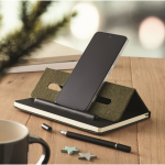 Taccuino con copertina rigida con supporto per cellulare A5 a righe color verde scuro vista ambiente