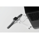 Portachiavi con diversi cavi di ricarica e uscite multiple color bianco vista fotografia