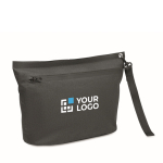 Borsa in RPET per documenti con tracolla e resistente all’acqua color nero vista area di stampa