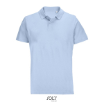 Polo unisex in 100% cotone pettinato con collo a costine e 2 bottoni color azzurro pastello