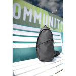 Borsa a tracolla sostenibile in rPET riciclato con cinghie regolabili color nero vista ambiente 3