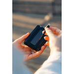 Powerbank sostenibile 5 in 1 con cavi di ricarica e supporto 5.000 mAh color nero vista ambiente 4