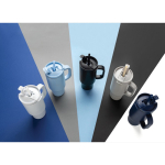 Tazza termica in acciaio inox riciclato con cannuccia e manico 480ml color blu mare vista ambiente 3