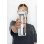 Borraccia sportiva in rPET con tappo anti-goccia e cannuccia 800 ml color bianco vista ambiente 3