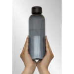 Borraccia in rPET con impugnatura e design ondulato con manico 750 ml color nero vista ambiente 3