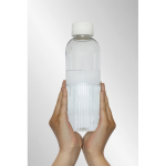 Borraccia in rPET con impugnatura e design ondulato con manico 750 ml color bianco vista ambiente 3