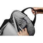 Zaino espandibile in tessuto riciclato con cerniera Duo-Zipper 16” color nero