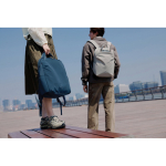 Zaino espandibile in tessuto riciclato con cerniera Duo-Zipper 16” color grigio vista ambiente 3