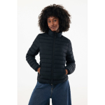 Giacca imbottita donna poliestere riciclato 70 g/m2 IQONIQ Maiko color nero quinta vista con modello