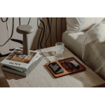Caricatore wireless da scrivania ecologico con vassoio organizer color marrone vista ambiente 2