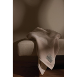 Coperta in poliestere riciclato con tocco morbido e caldo 260 g/m2 color bianco sporco vista ambiente
