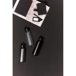Borraccia termica in acciaio inox riciclato con manico minimal 600 ml color nero vista ambiente 3
