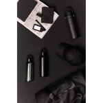 Borraccia termica in acciaio inox riciclato con manico minimal 600 ml color nero vista ambiente 4