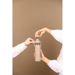 Borraccia termica acciaio riciclato con manico e doppia apertura 600ml color avorio vista ambiente 3