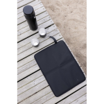 Cuscino portatile e pieghevole riciclato con chiusura a pressione color nero vista ambiente