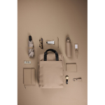 Zaino riciclato con tasca frontale e fascia posteriore per trolley 16” color avorio vista ambiente