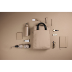 Zaino riciclato con tasca frontale e fascia posteriore per trolley 16” color avorio vista ambiente 2