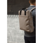 Zaino riciclato con tasca frontale e fascia posteriore per trolley 16” color avorio vista ambiente 3
