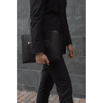 Custodia riciclata per PC con design elegante e accesso rapido 16” color nero vista ambiente 2