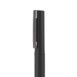 Penna elegante in metallo 60% riciclato con clip e inchiostro blu color nero terza vista