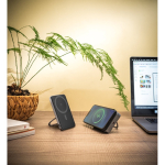 Power bank ecologico magnetico con supporto ad anello 10000 mAh vista ambiente