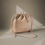 Beauty case in PU con chiusura a cordino e opzione borsa a mano color camel quinta vista